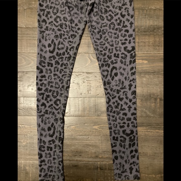 Nike gray animal print leggings - Picture 8 of 8